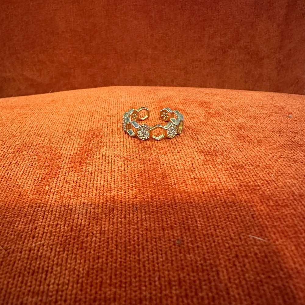 Honeycomb ring